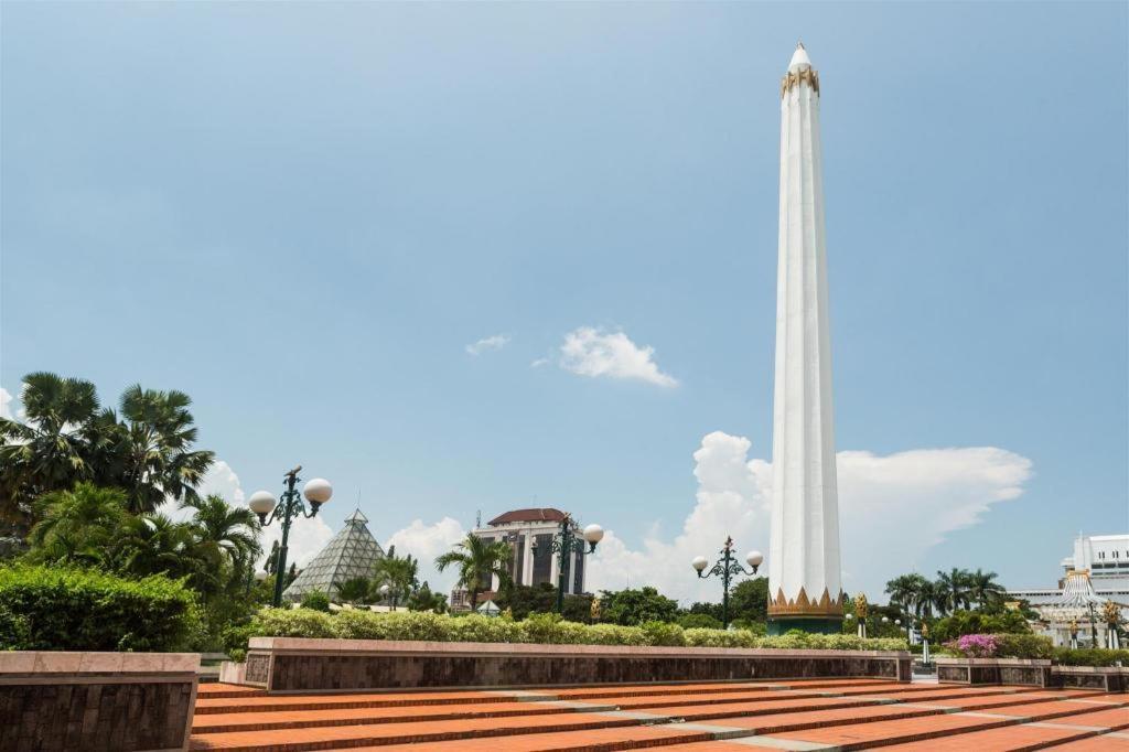 V3 Hotel Surabaya Exterior photo