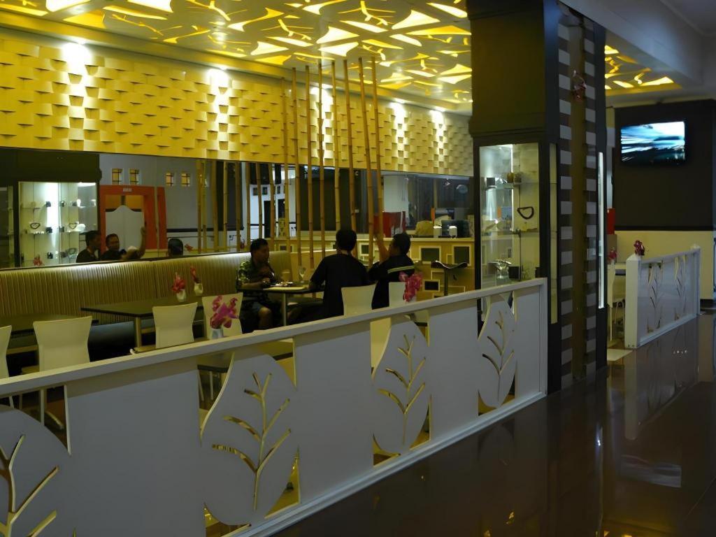 V3 Hotel Surabaya Exterior photo